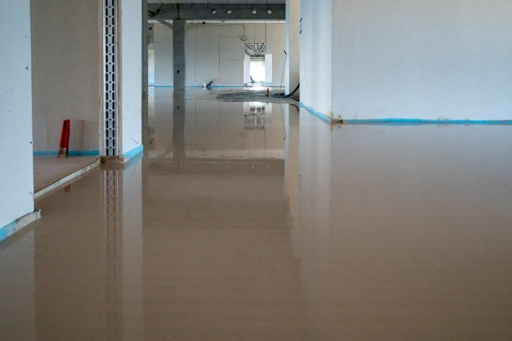 Coulage de chape liquide fluide autonivelante sur plancher chauffant dans le Morbihan