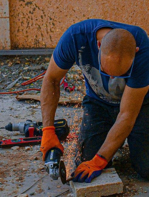 Artisans maçons dans le Morbihan (56) - Outils de maçonnerie et gros œuvre sur chantier