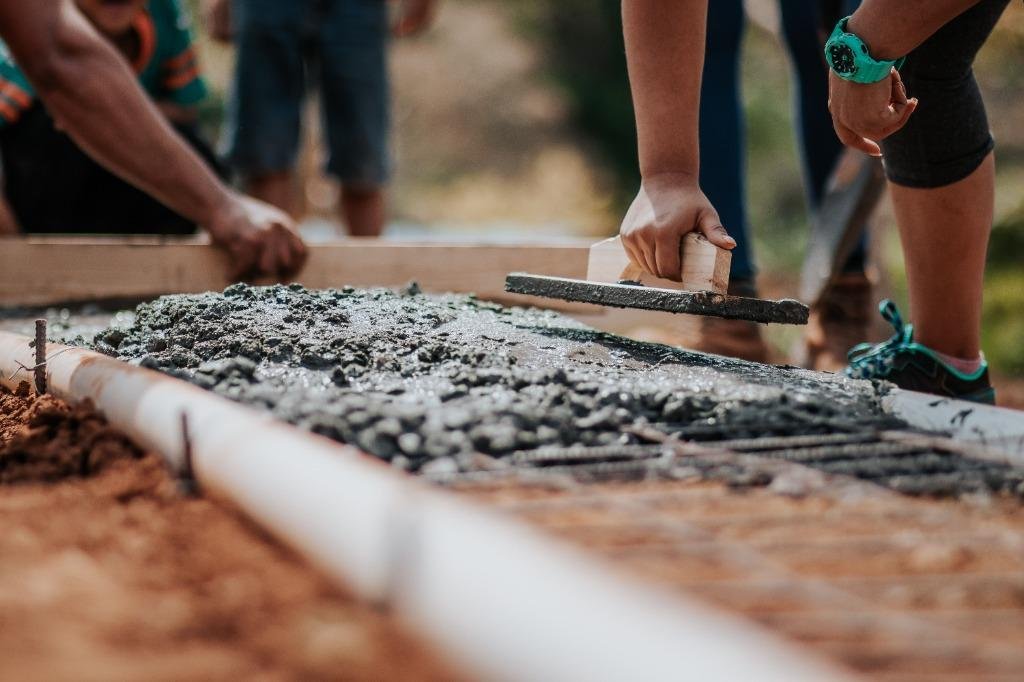Coulage de dalle béton pour terrasse extérieure dans le Morbihan